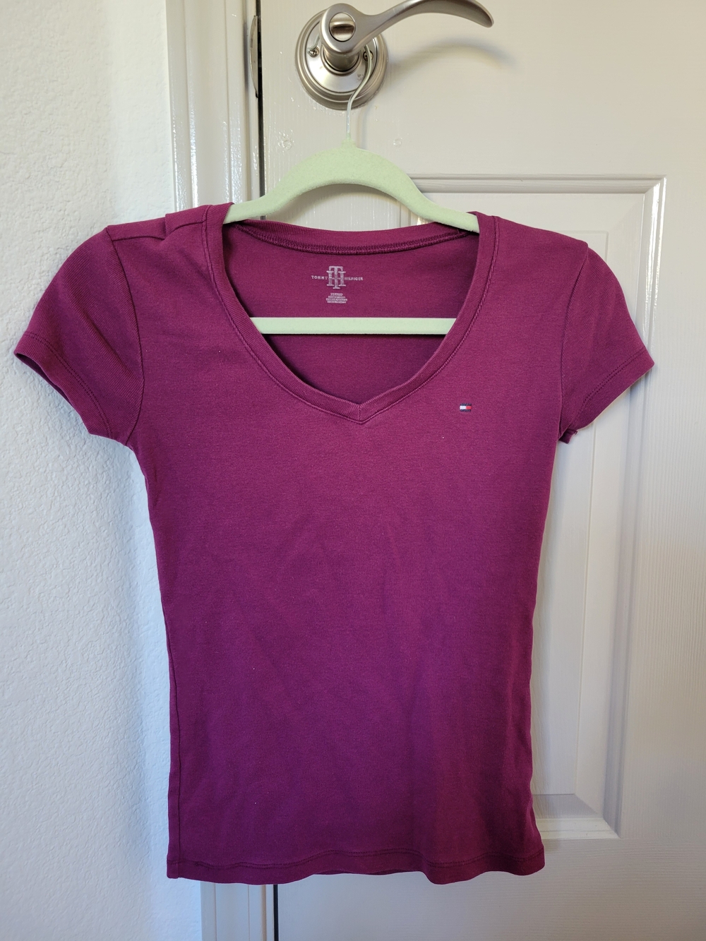Tommy Hilfiger Women's 100% Cotton V-Neck Tee in Berry